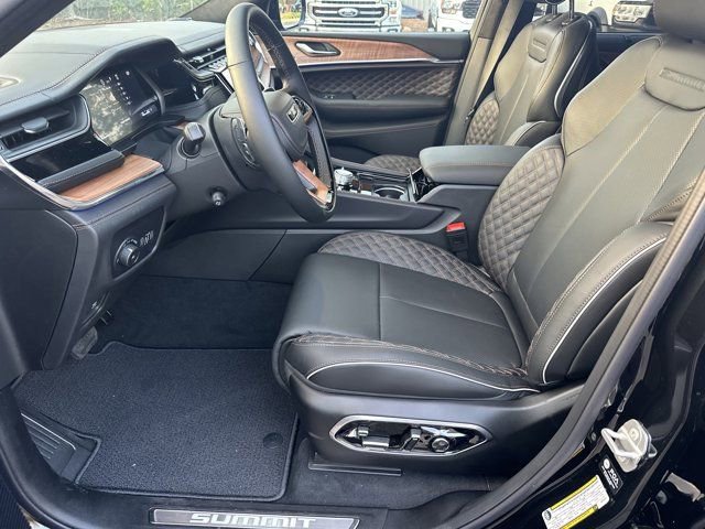 New 2025 Jeep Grand Cherokee Summit image 9