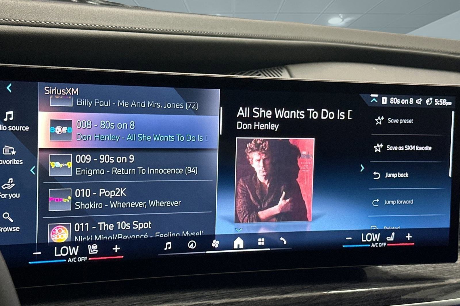 Used 2025 BMW i7 xDrive60 image 25