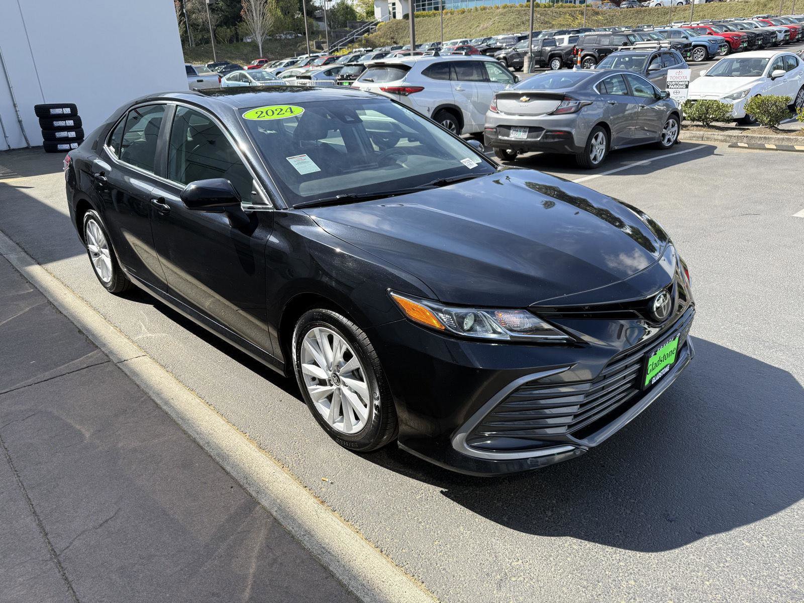 Used 2024 Toyota Camry LE FWD image 8