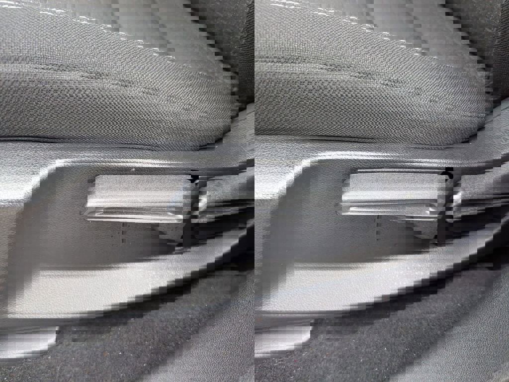 Used 2025 Honda HR-V LX image 17