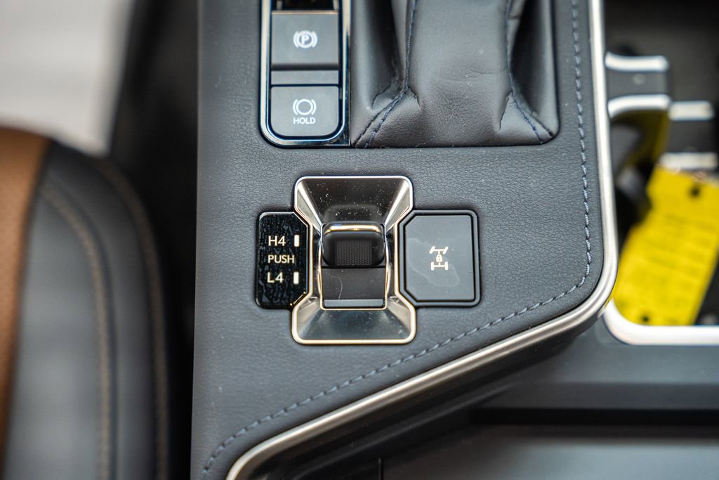 Used 2025 Lexus GX 550 w/ Cold Area Package image 28