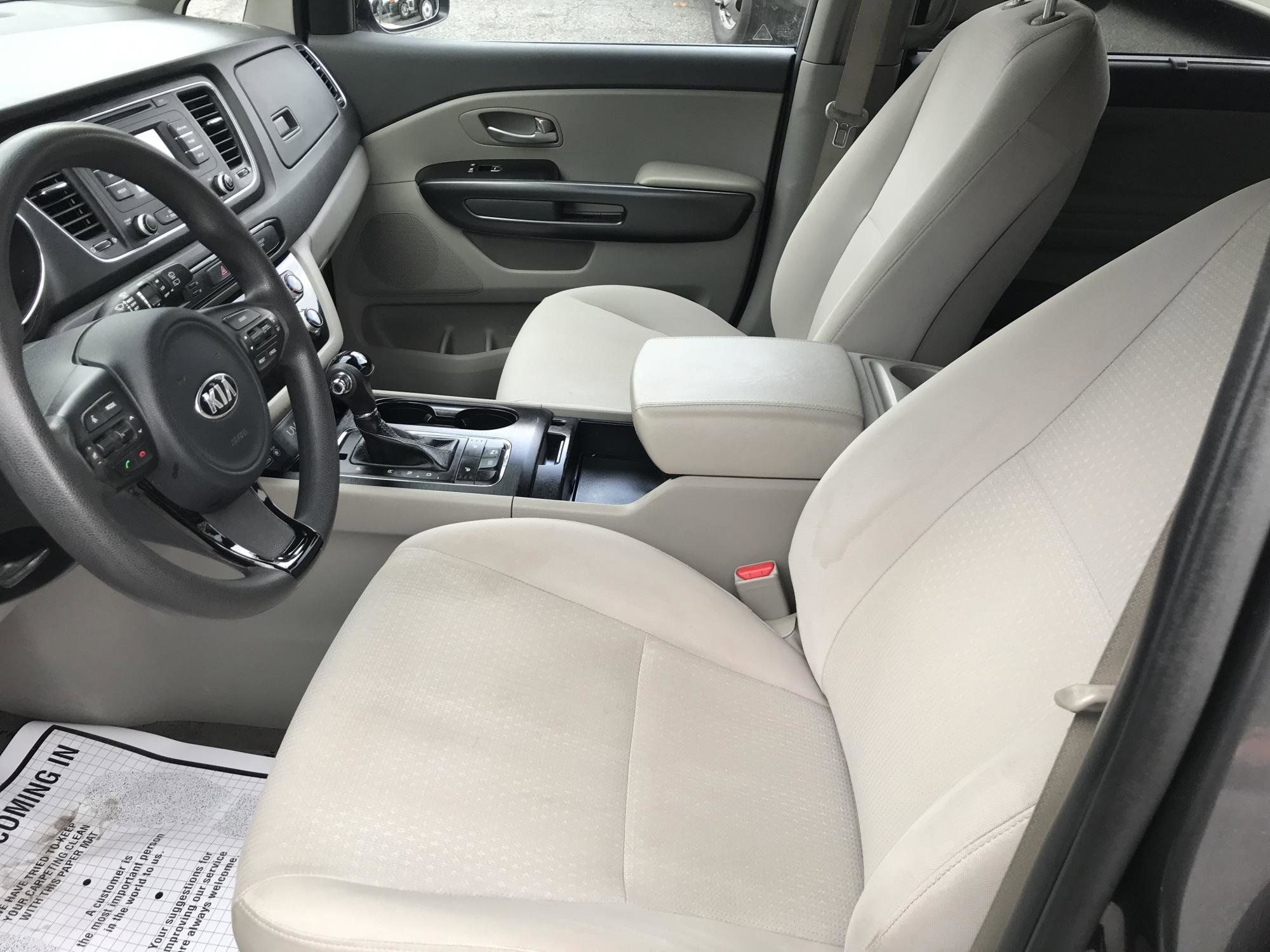 Used 2016 Kia Sedona LX w/ LX Convenience Package FWD image 9
