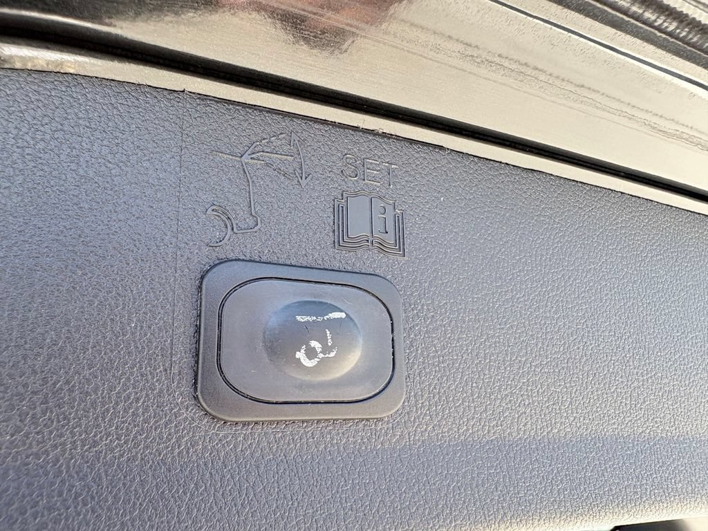 Used 2015 Ford Escape Titanium FWD image 26
