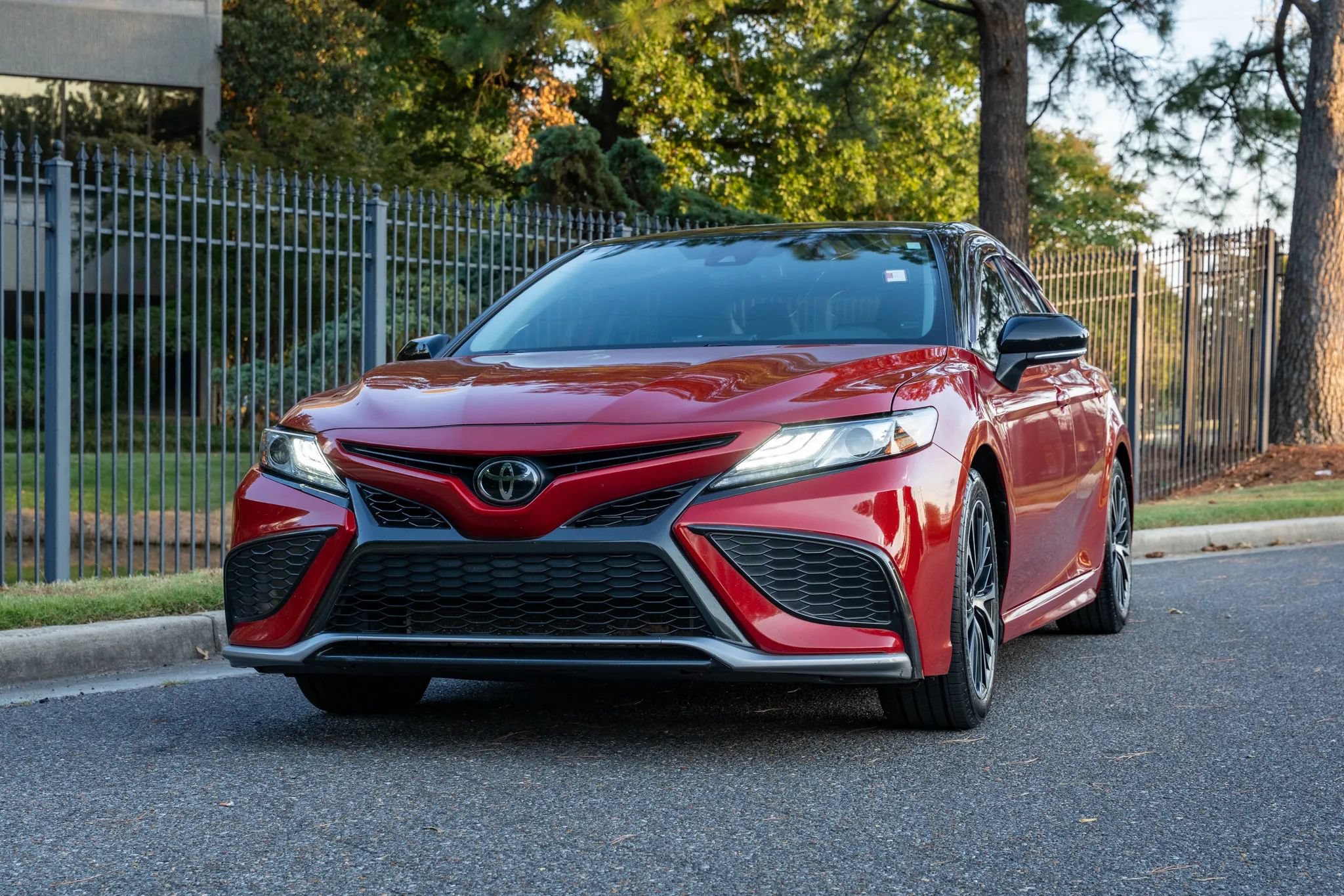 Used 2022 Toyota Camry XSE FWD image 2
