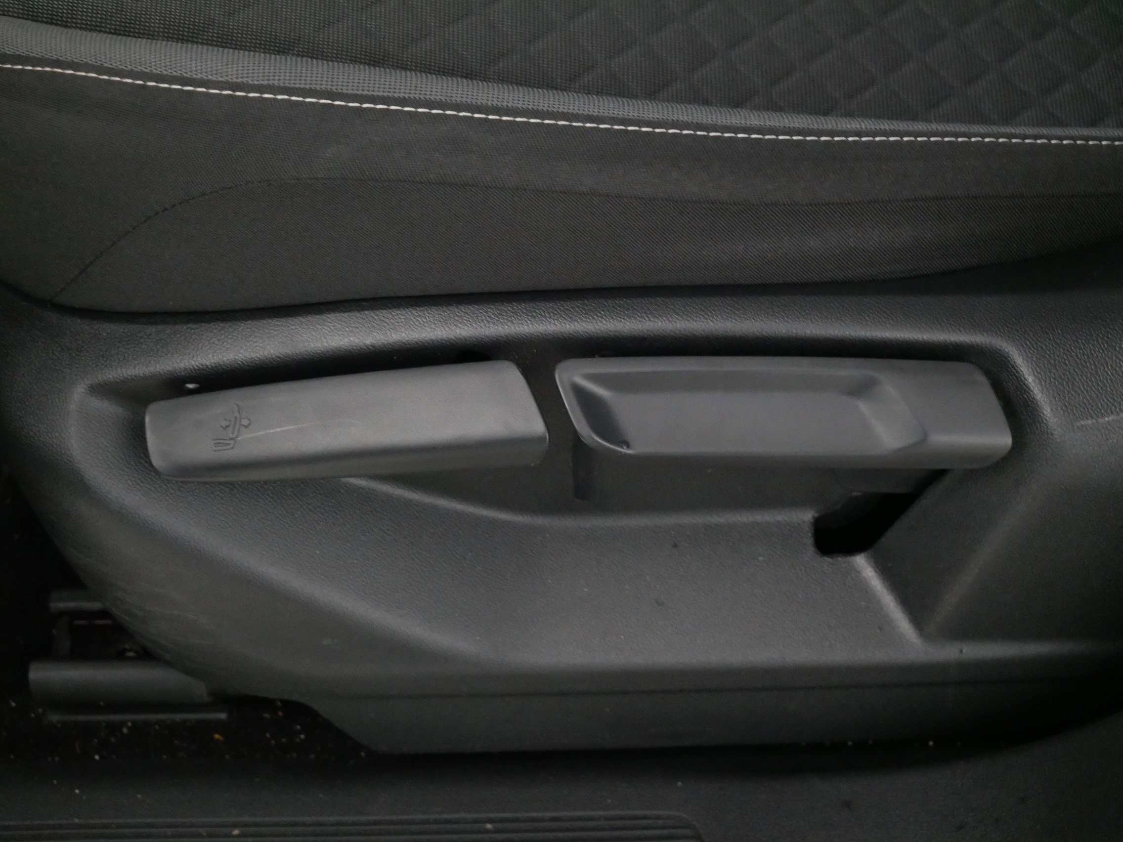 Used 2021 Volkswagen Tiguan S image 20