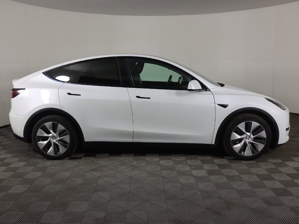 Used 2021 Tesla Model Y Long Range image 18