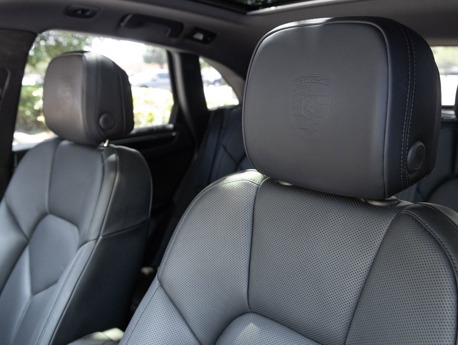Certified 2024 Porsche Macan Turbo AWD/4WD image 23