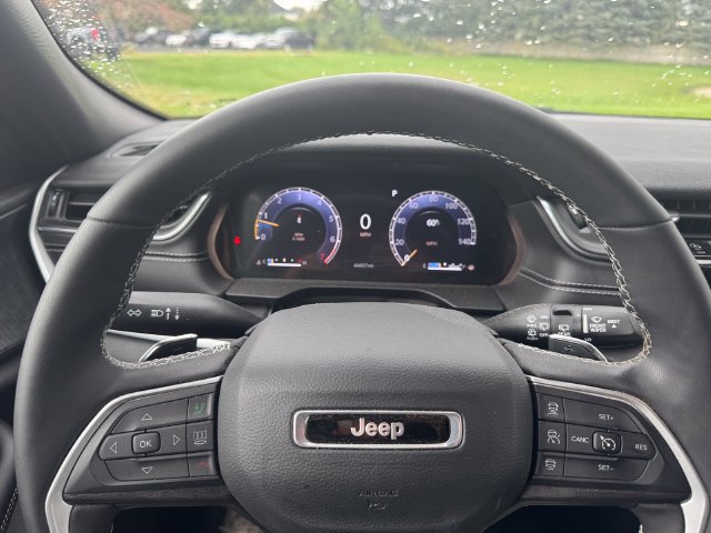 Certified 2025 Jeep Grand Cherokee Altitude AWD/4WD image 23