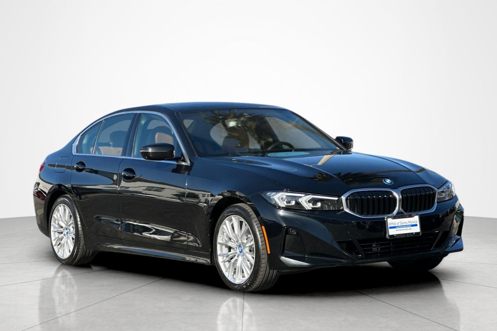 Used 2024 BMW 330e w/ Convenience Package RWD image 7