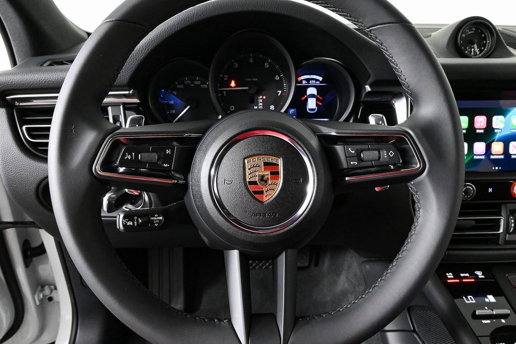 Certified 2025 Porsche Macan image 9