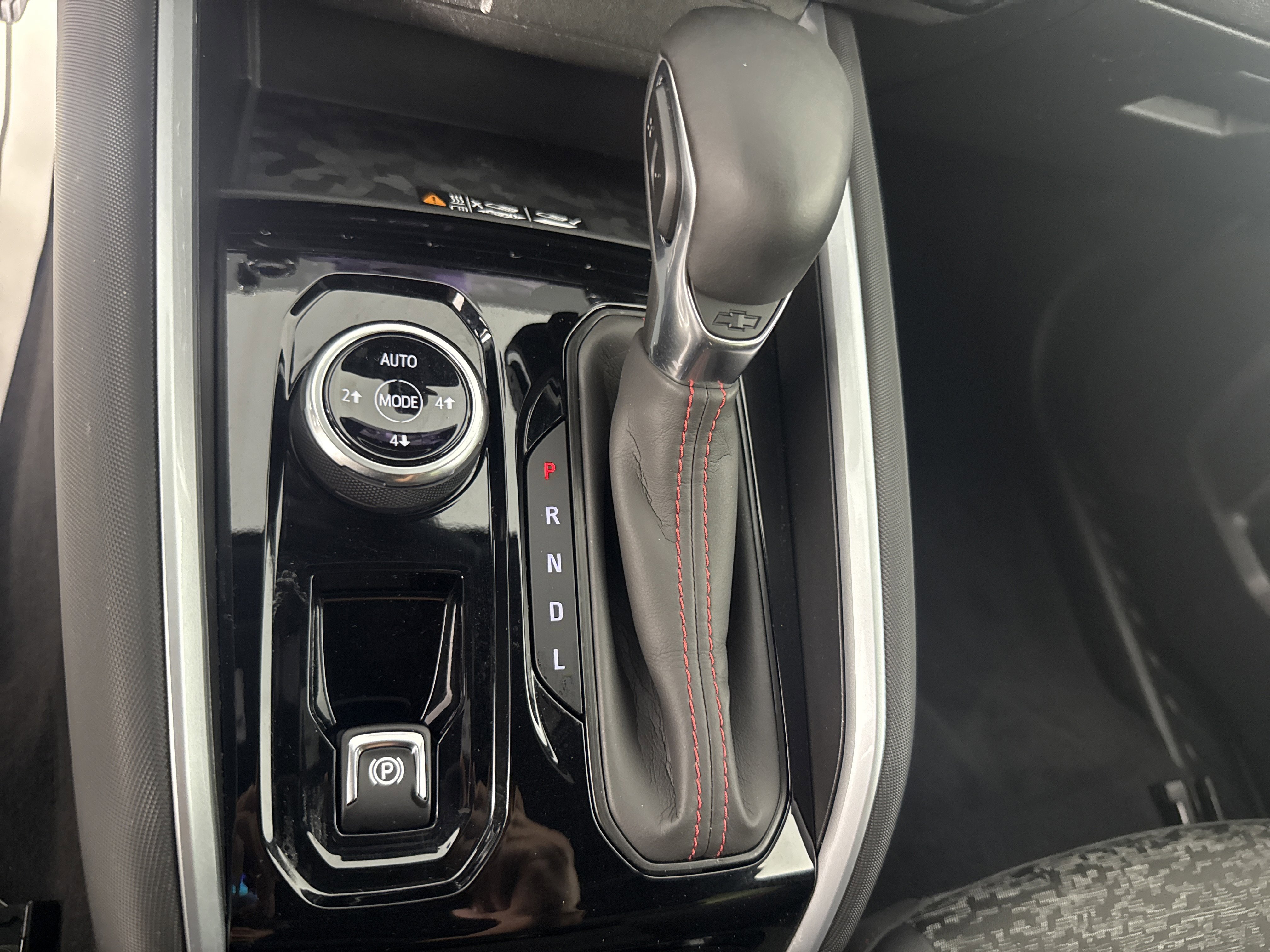 Used 2024 Chevrolet Colorado Z71 w/ Z71 Convenience Package 2 image 17