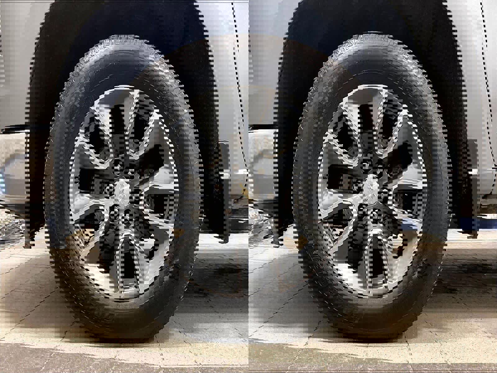 Used 2023 Chevrolet Silverado 1500 LT image 7