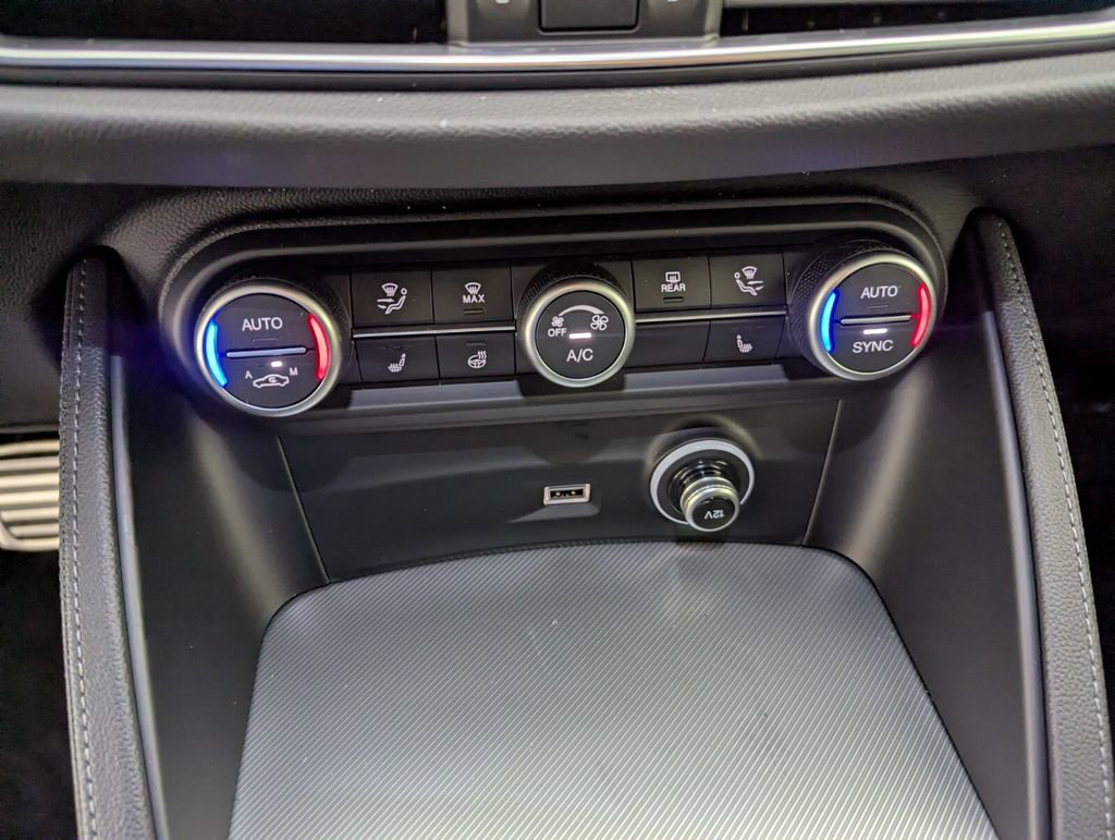 New 2025 Alfa Romeo Stelvio Sprint w/ Convenience Package image 21