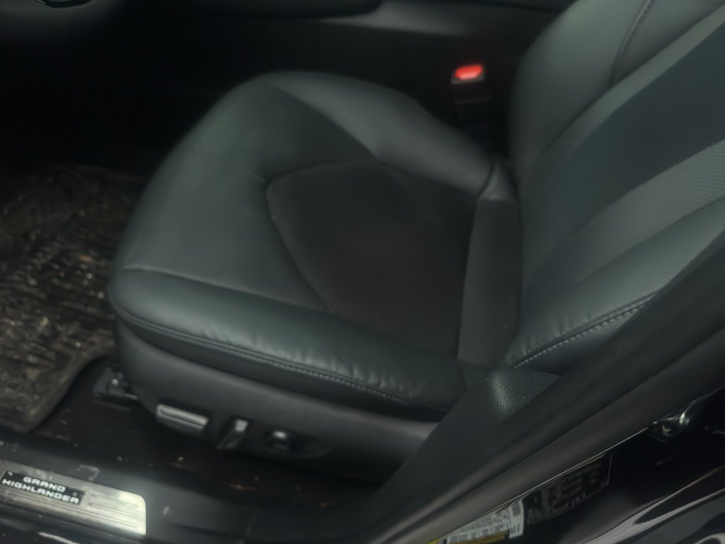 Used 2025 Toyota Grand Highlander AWD Hybrid image 14