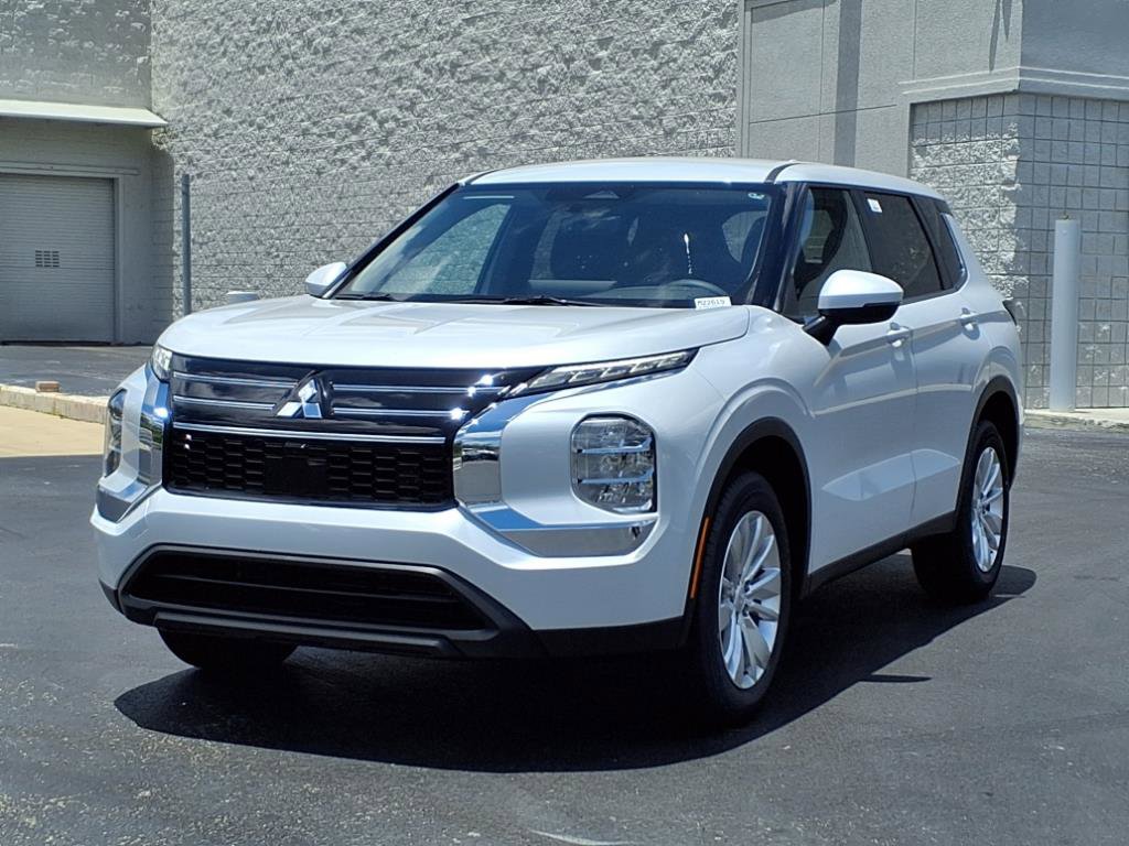 New 2025 Mitsubishi Outlander ES image 1
