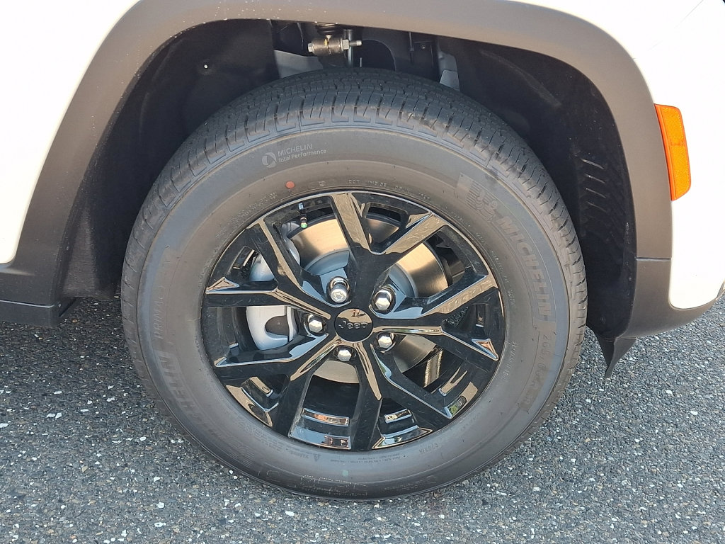 New 2026 Jeep Grand Cherokee Altitude AWD/4WD image 4