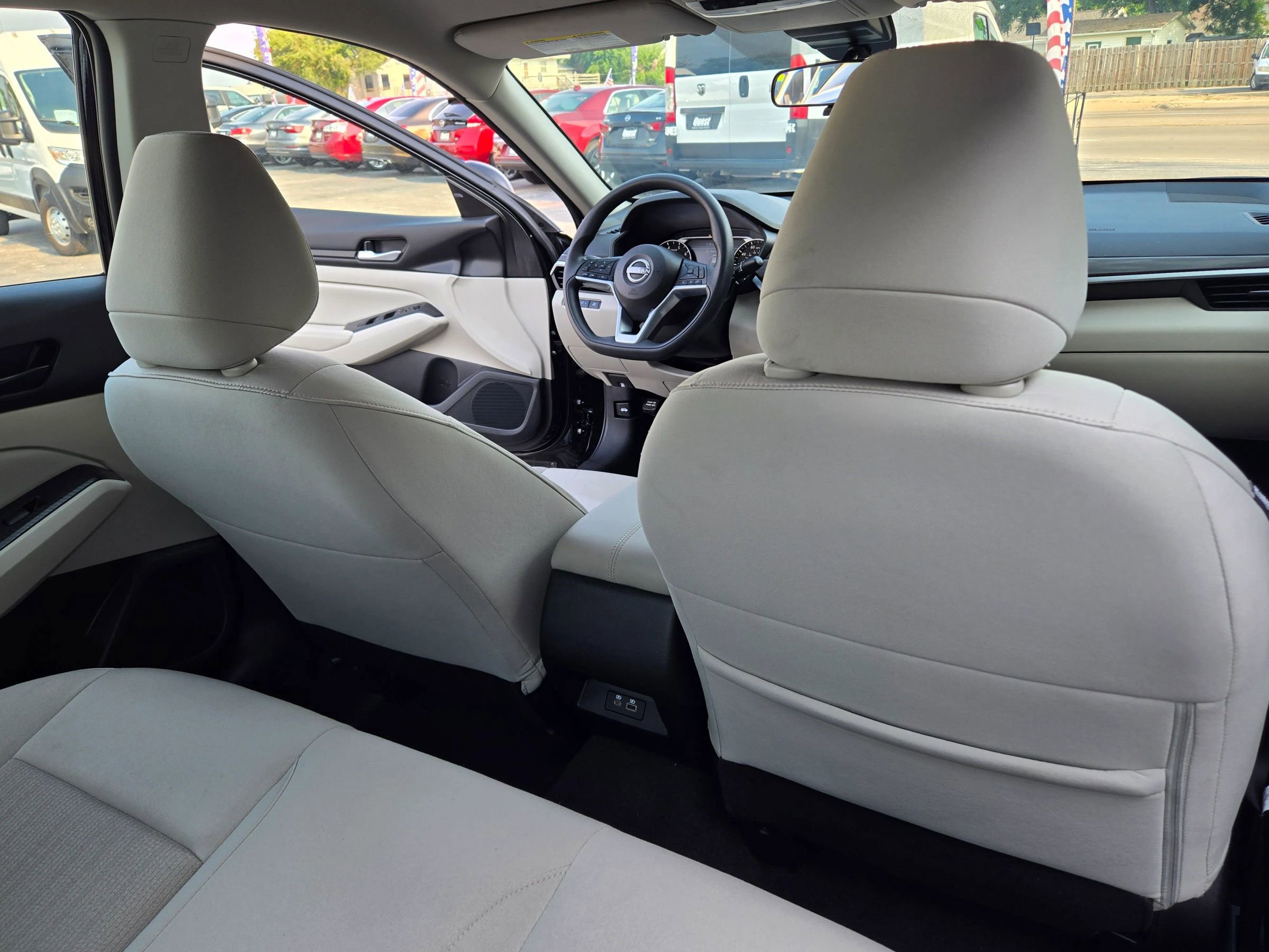 Used 2025 Nissan Altima 2.5 SV image 49