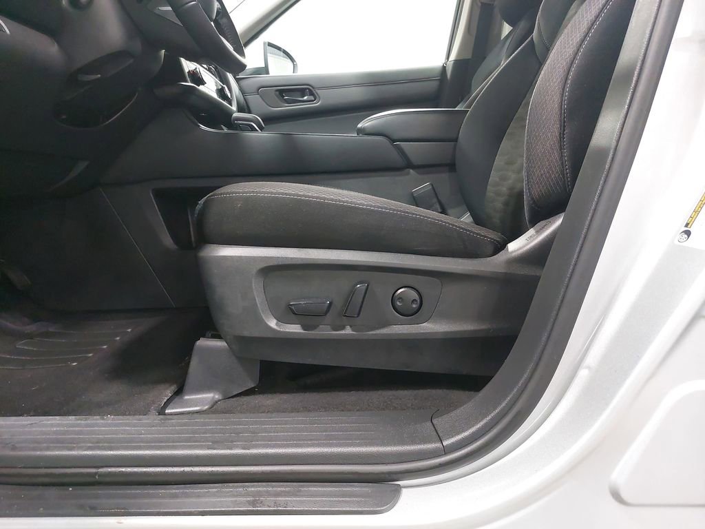 Used 2025 Nissan Pathfinder SV image 31