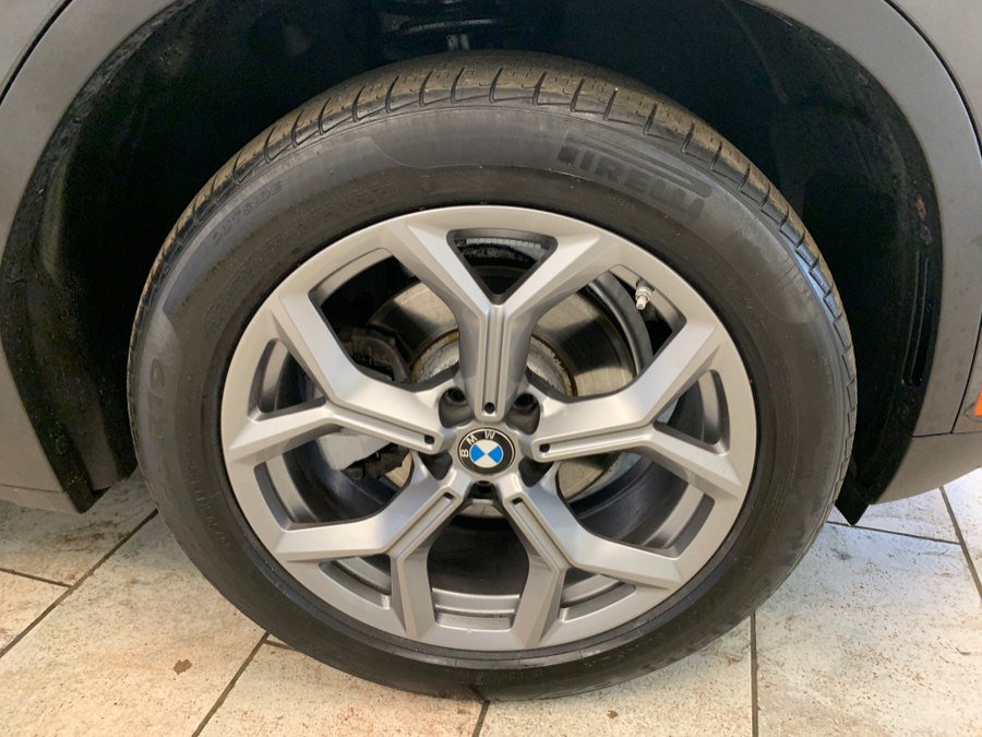 Used 2025 BMW X4 xDrive30i AWD/4WD image 11