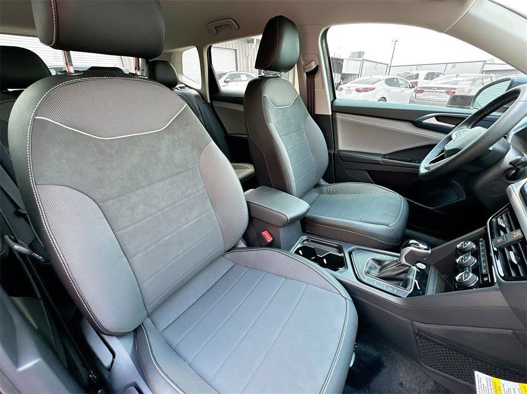 Used 2024 Volkswagen Taos SE FWD image 31