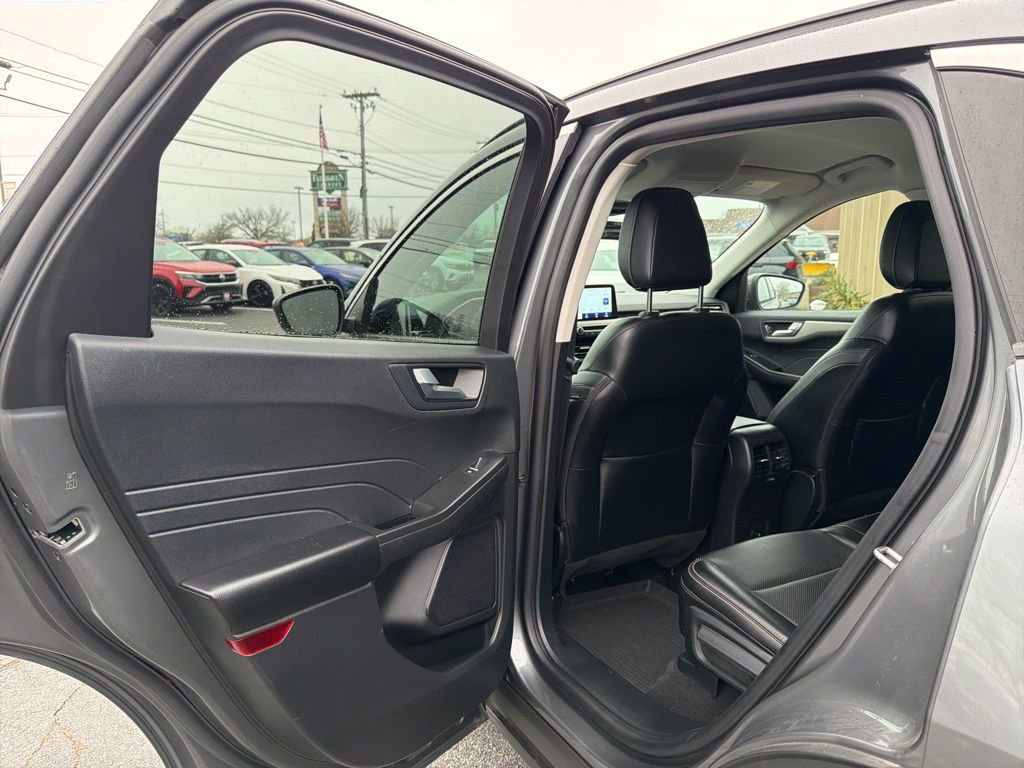 Used 2022 Ford Escape SEL image 32