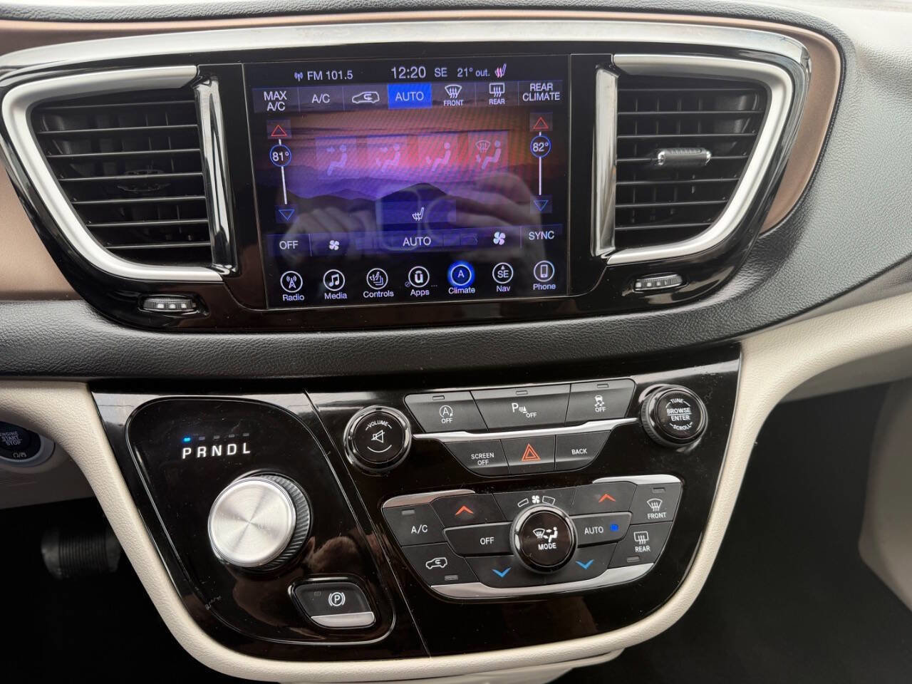 Used 2017 Chrysler Pacifica Touring-L image 21