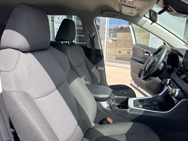 Used 2025 Toyota RAV4 XLE image 30