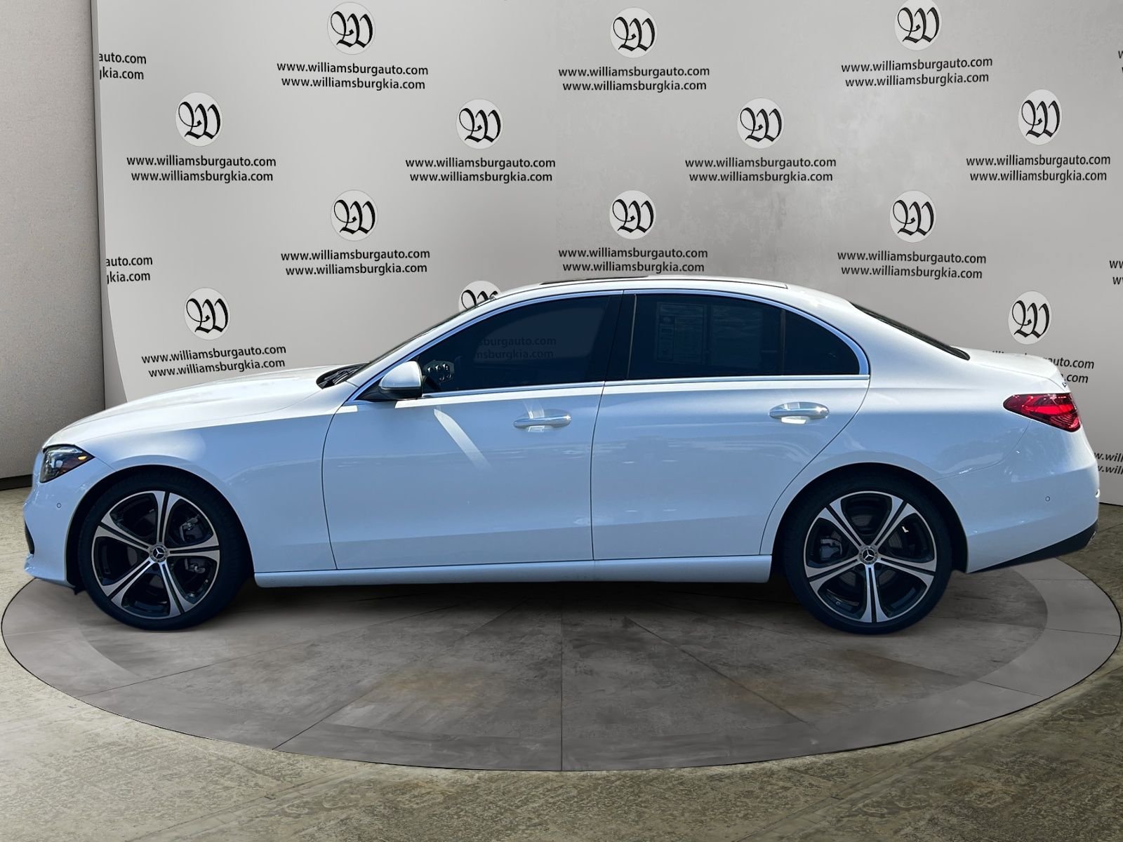 Used 2024 Mercedes-Benz C 300 Sedan image 2