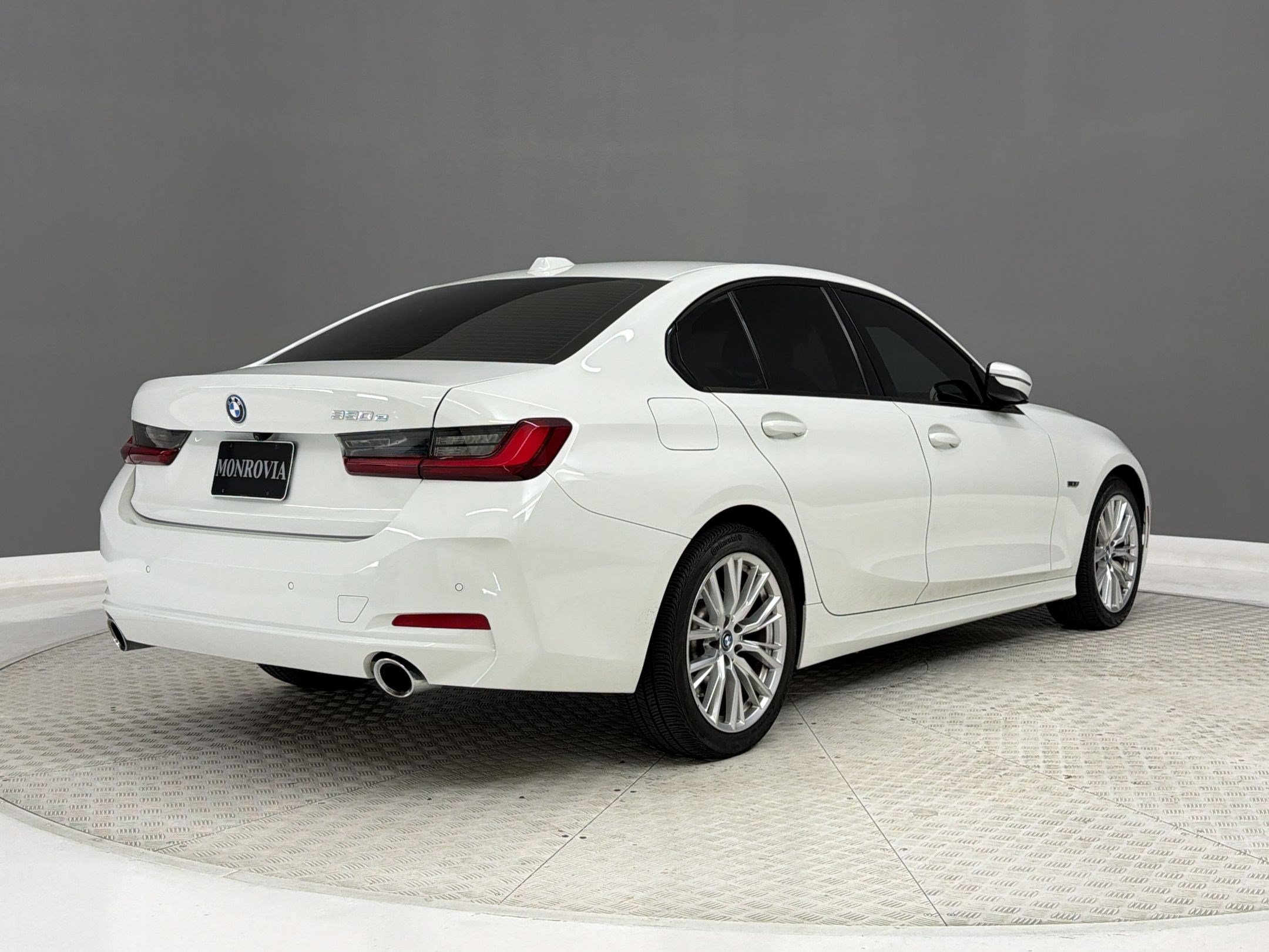 Used 2023 BMW 330e w/ Driving Assistance Package RWD image 9