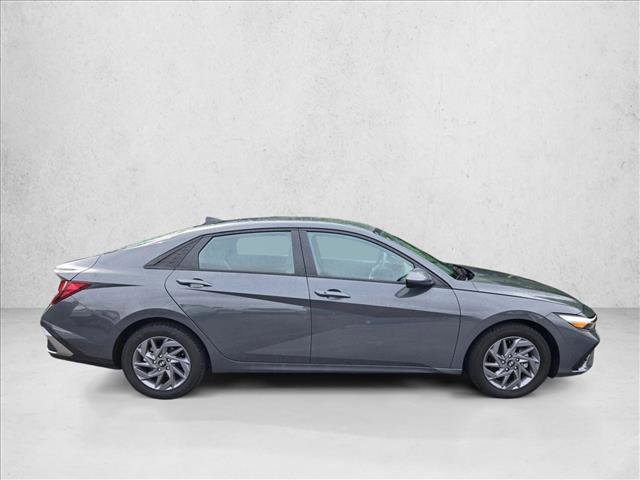 Used 2024 Hyundai Elantra SEL FWD image 4