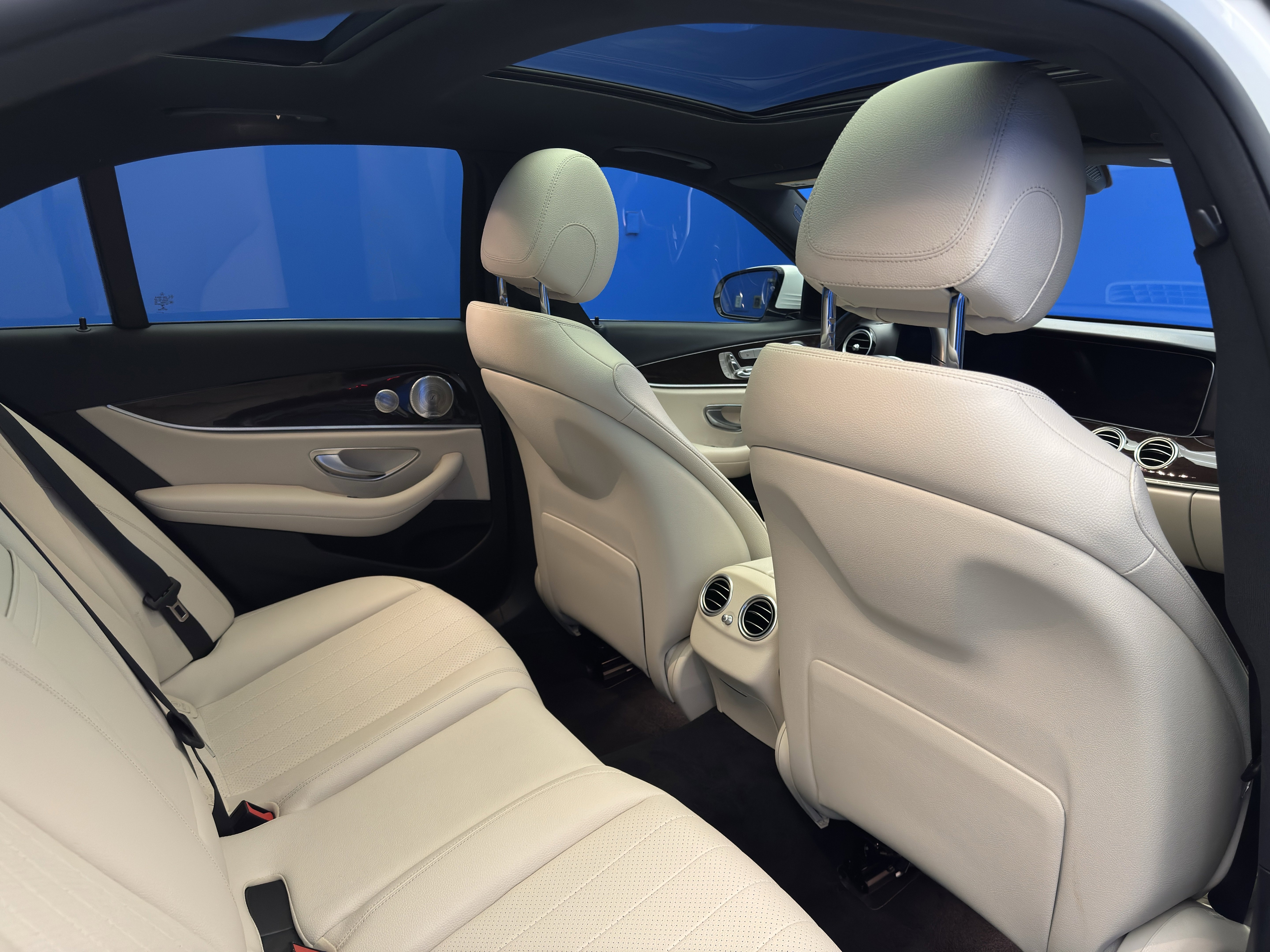 Used 2020 Mercedes-Benz E 450 4MATIC Sedan image 28