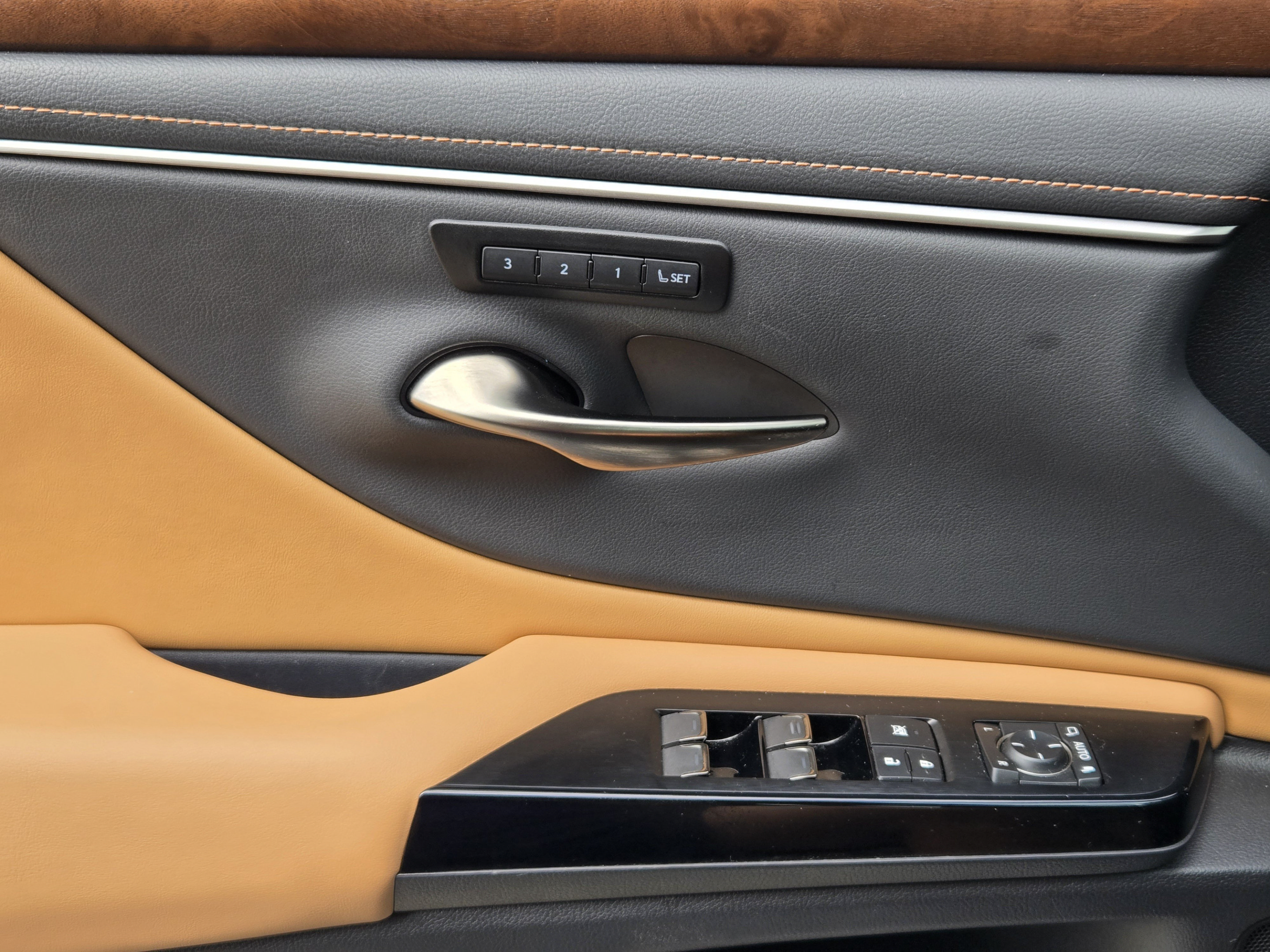 Used 2025 Lexus ES 350 w/ Premium Package FWD image 22