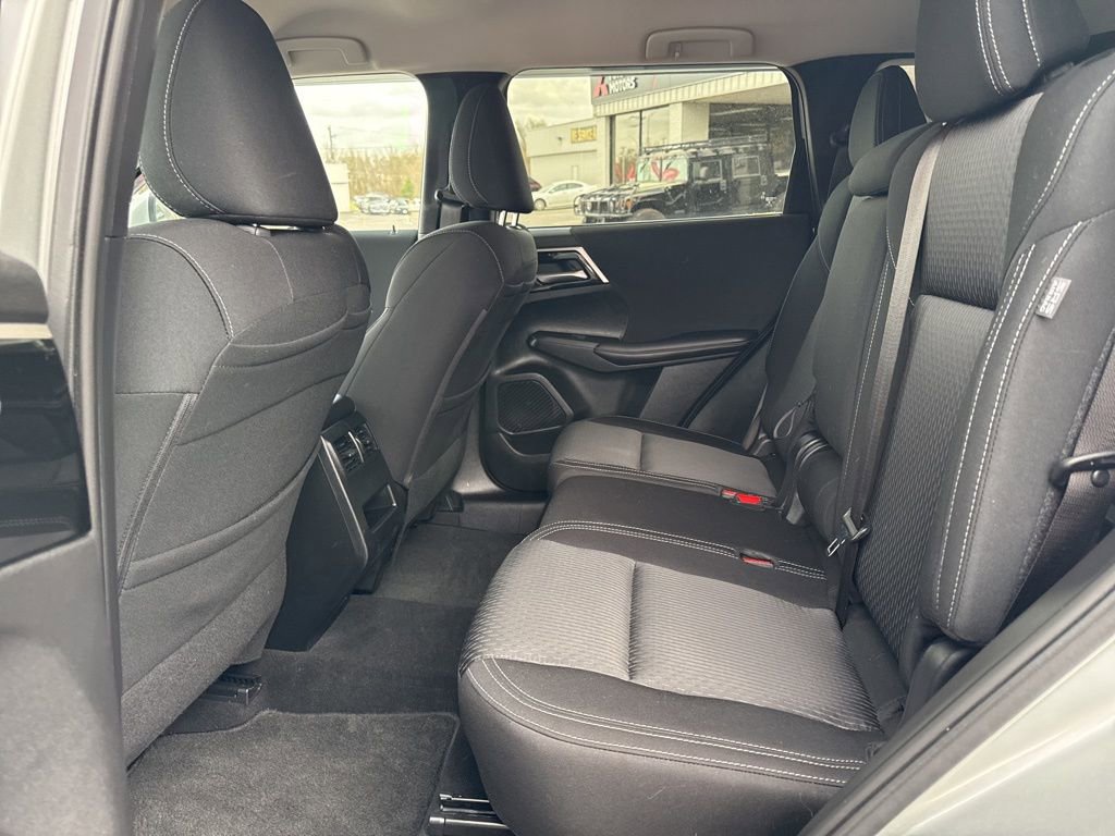 Used 2024 Mitsubishi Outlander ES image 34