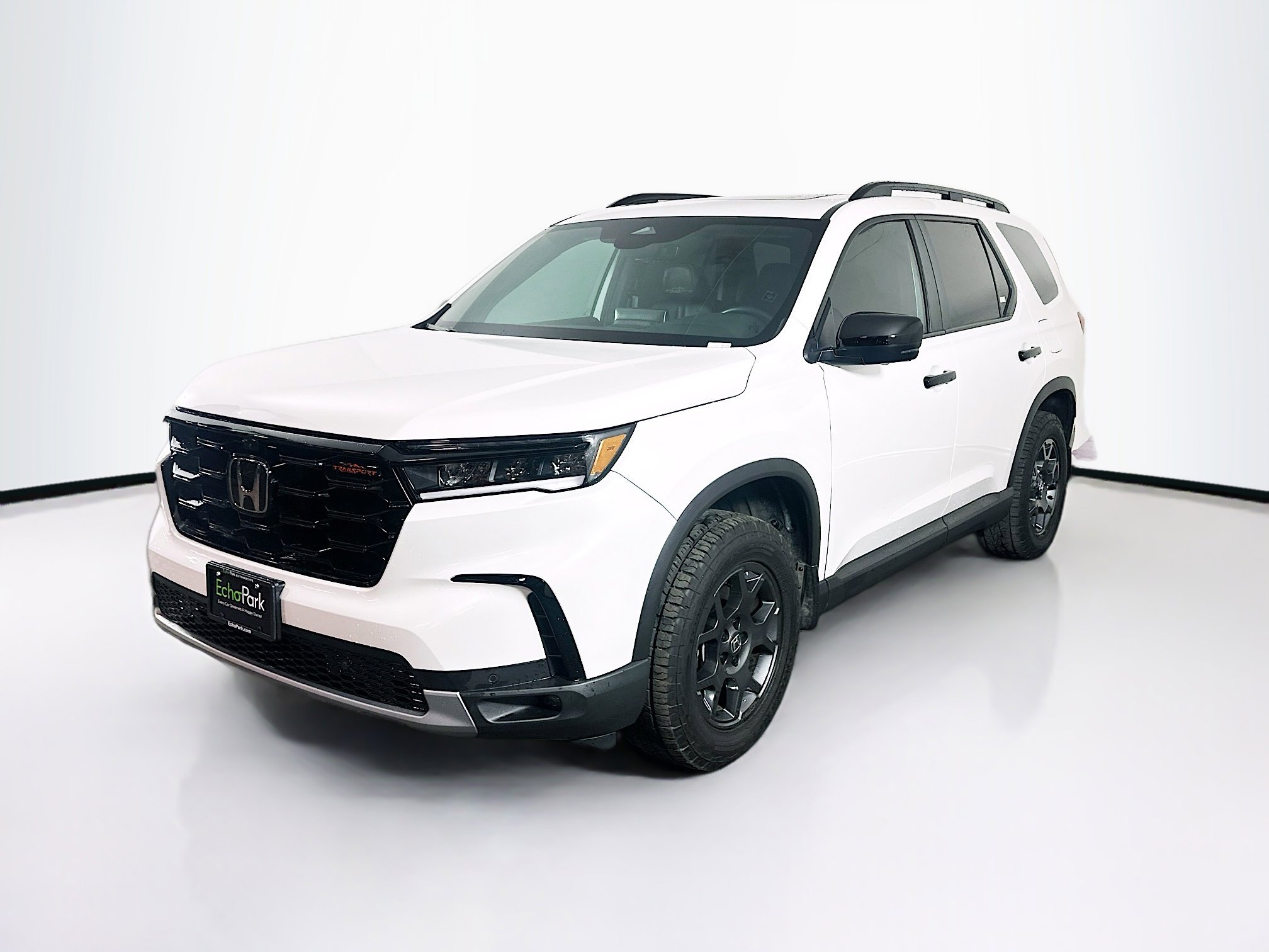 Used 2025 Honda Pilot TrailSport image 3
