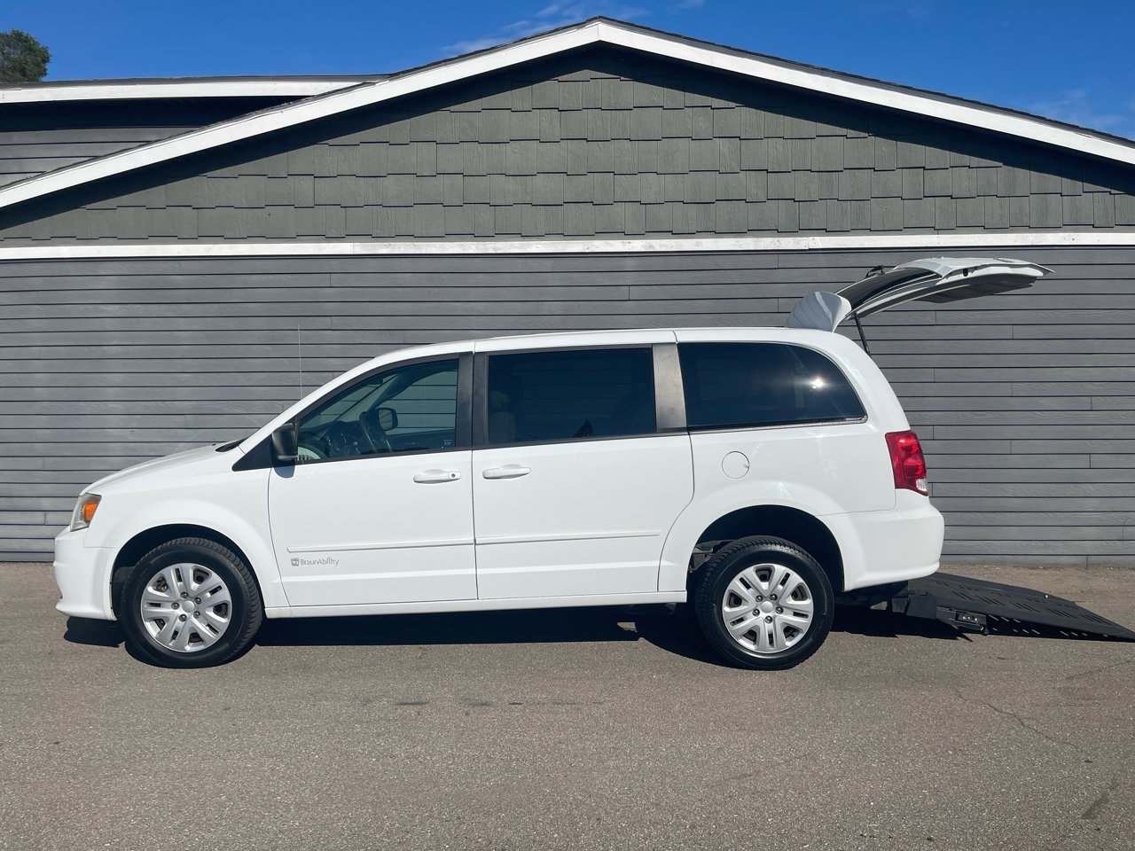 Used 2015 Dodge Grand Caravan SE w/ Quick Order Package 29E SE image 4