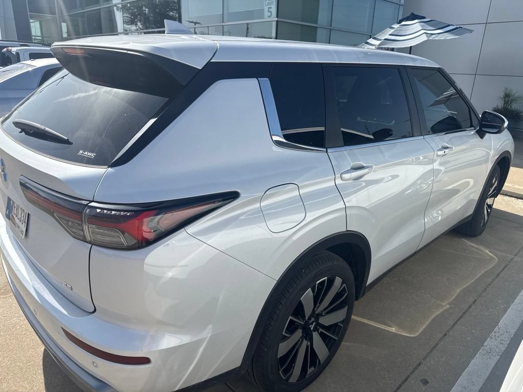 Used 2025 Mitsubishi Outlander SE AWD/4WD image 5