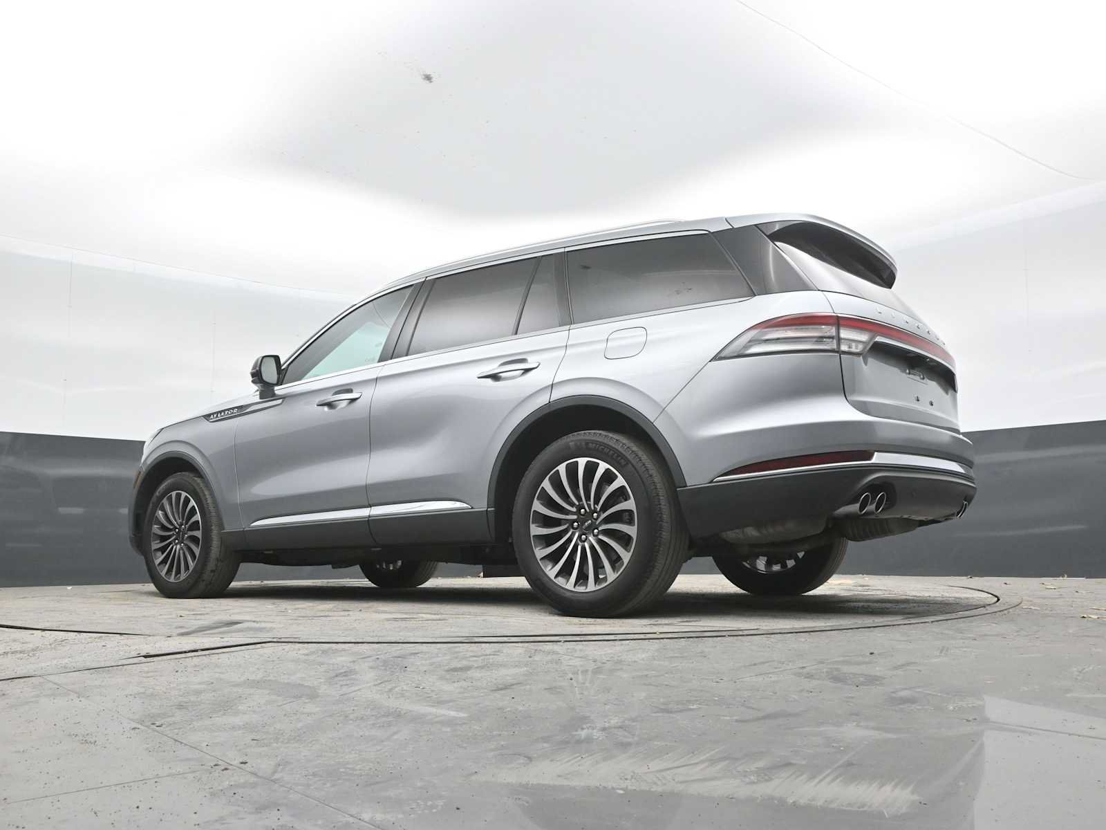 Used 2023 Lincoln Aviator AWD w/ Premium Package image 22