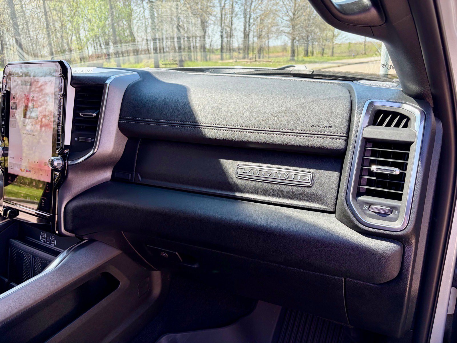 New 2026 RAM 3500 Laramie AWD/4WD image 19