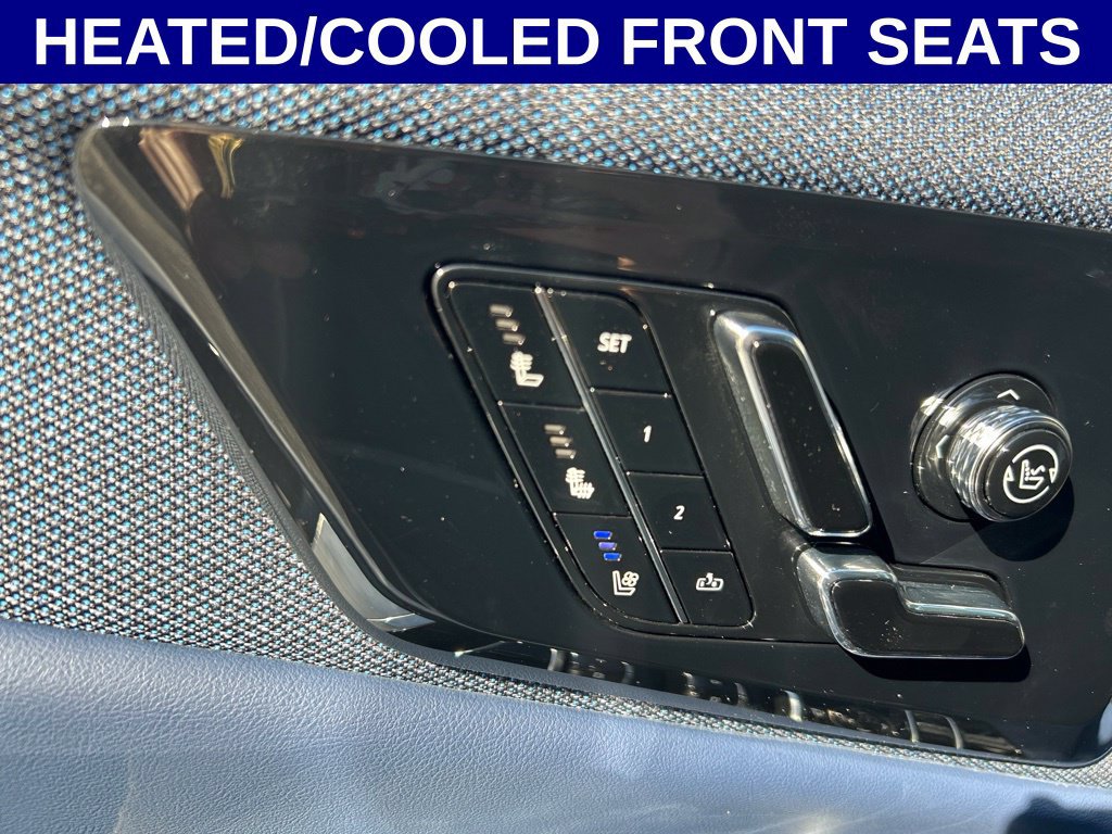 Used 2025 Cadillac Optiq Luxury 2 w/ LPO, Floor Liner Package AWD/4WD image 6