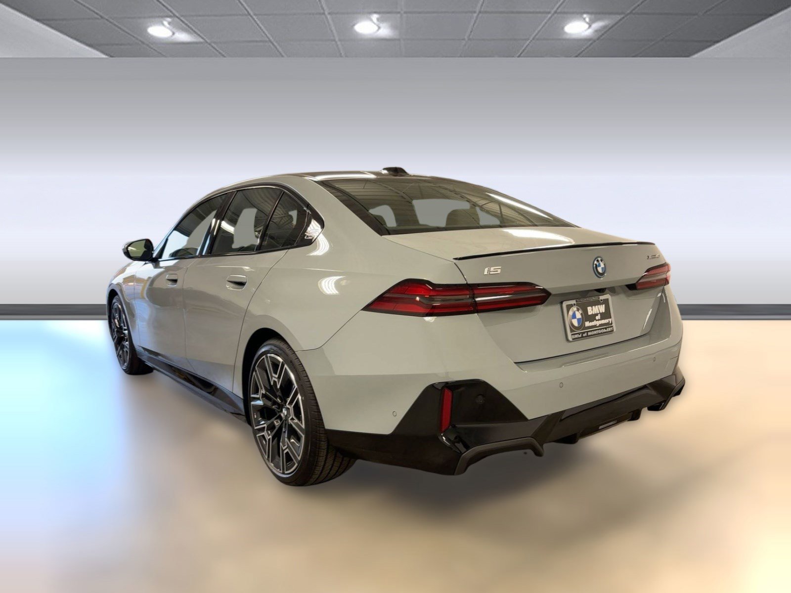 Used 2026 BMW i5 eDrive40 w/ M Sport Package image 3