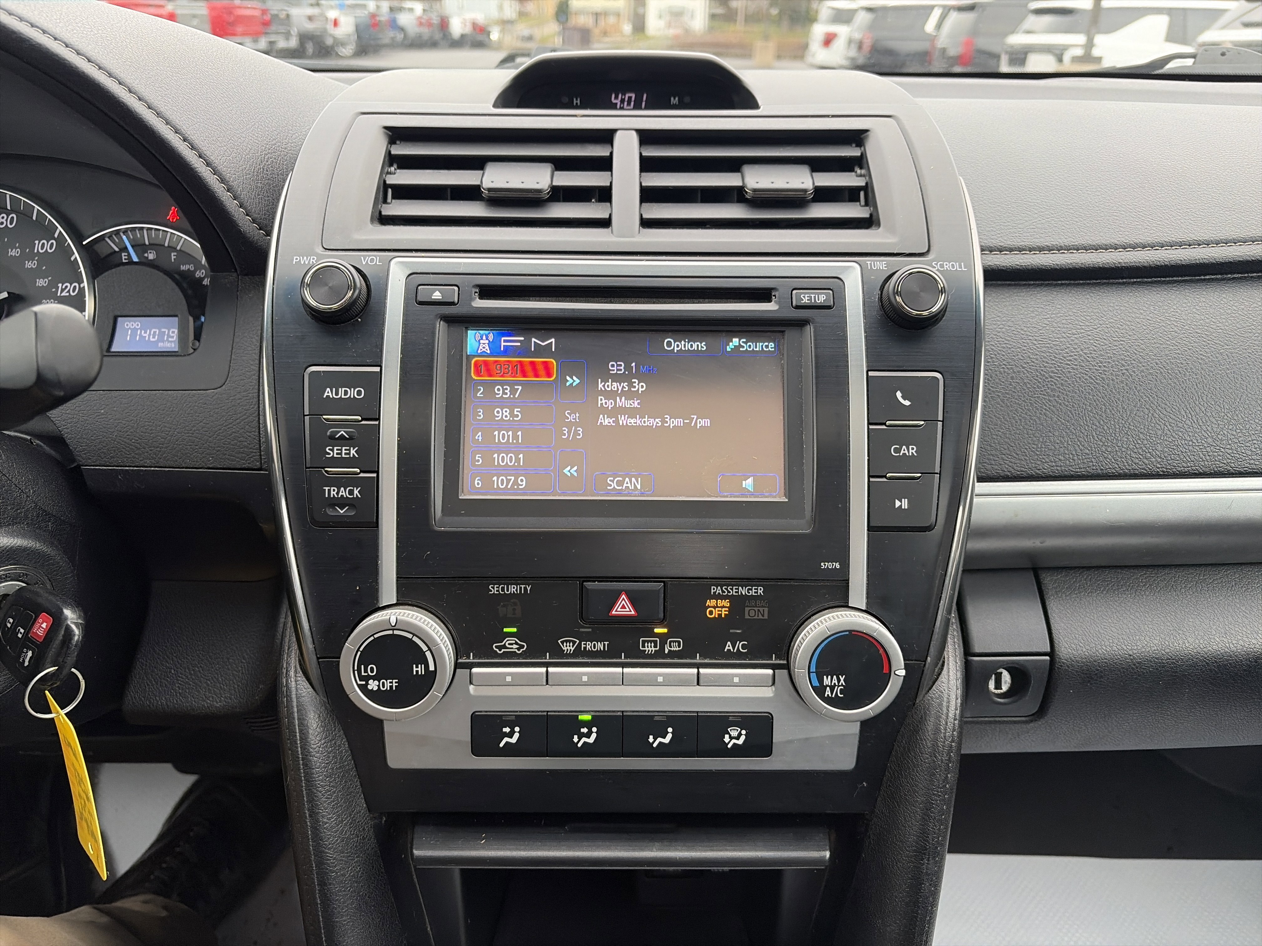 Used 2013 Toyota Camry L image 24