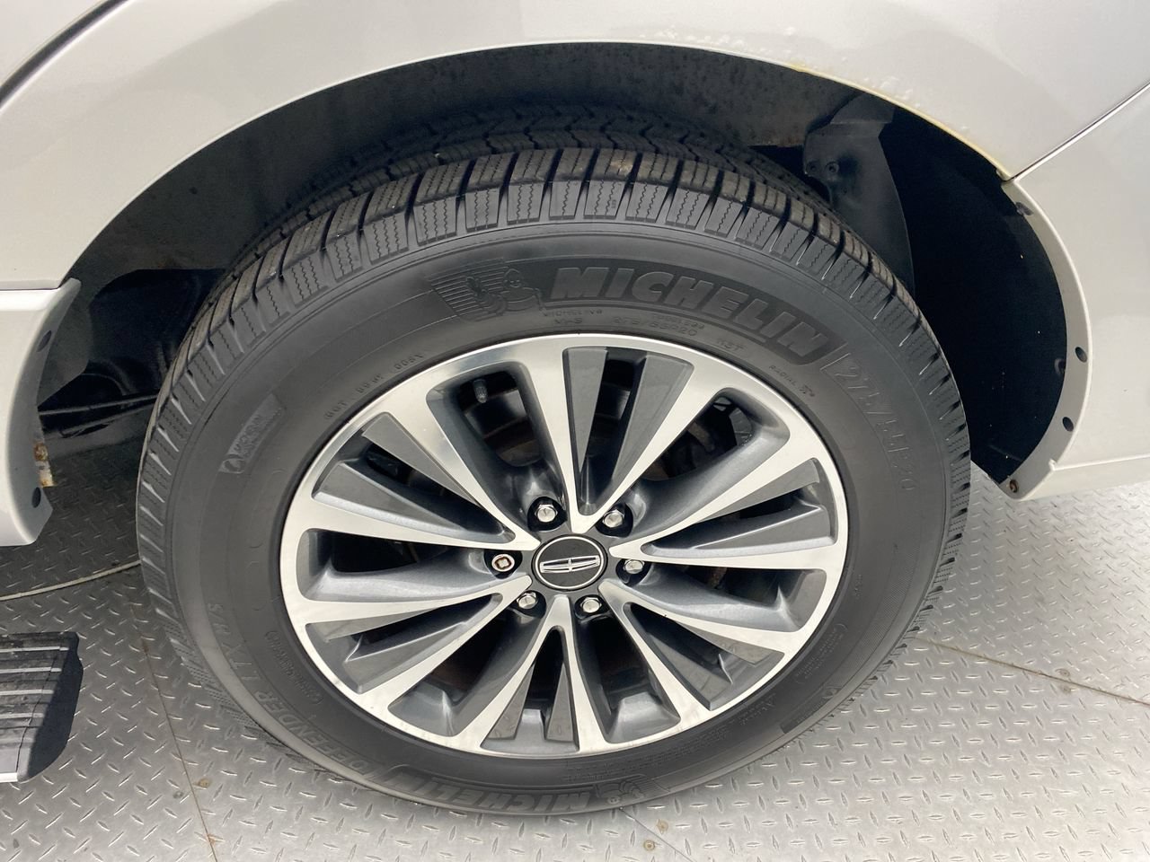 Used 2017 Lincoln Navigator Select AWD/4WD image 10