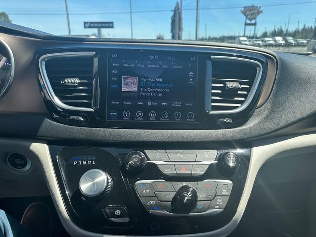 Used 2018 Chrysler Pacifica Touring-L Plus FWD image 15