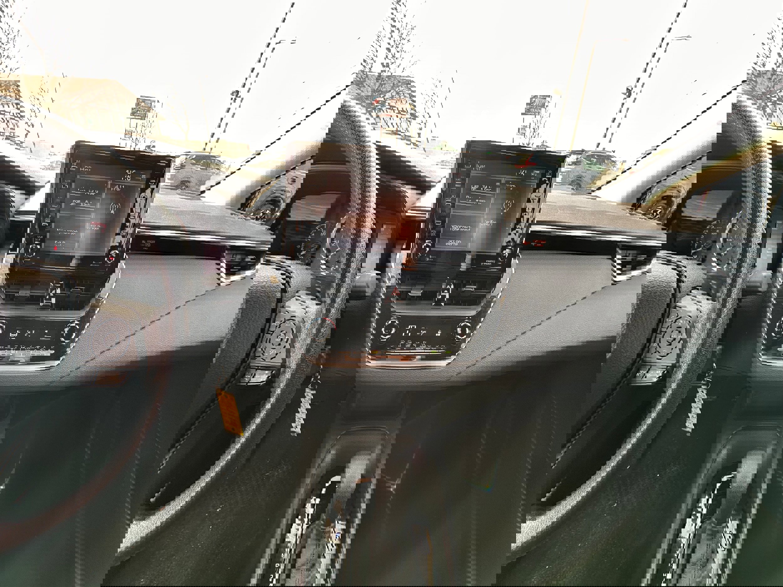 Used 2021 Toyota Corolla LE image 15