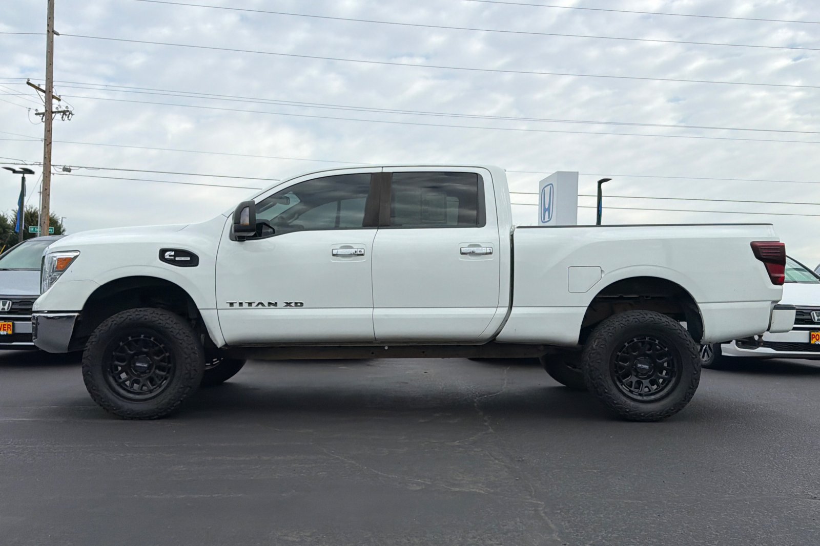 Used 2018 Nissan Titan SV w/ SV Convenience Package AWD/4WD image 6