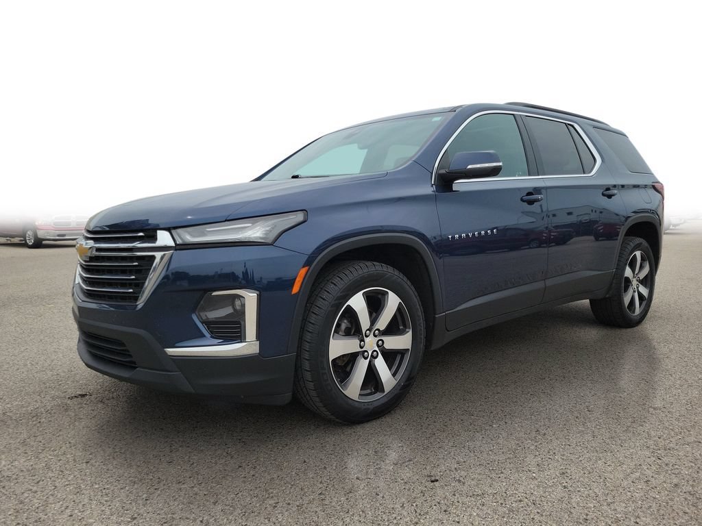 Used 2022 Chevrolet Traverse LT w/ LT Premium Package AWD/4WD image 2