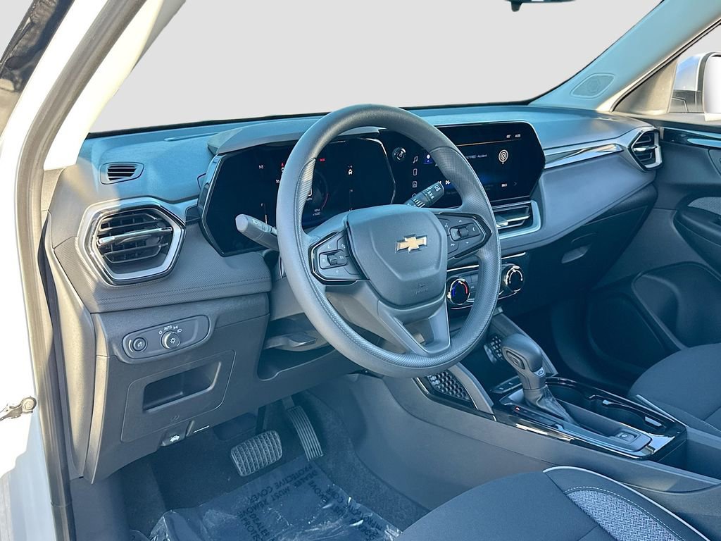 Used 2024 Chevrolet TrailBlazer LT w/ Driver Confidence Package image 9