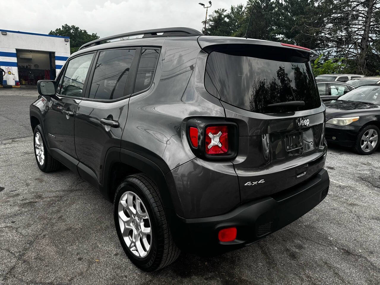 Used 2018 Jeep Renegade Latitude image 5