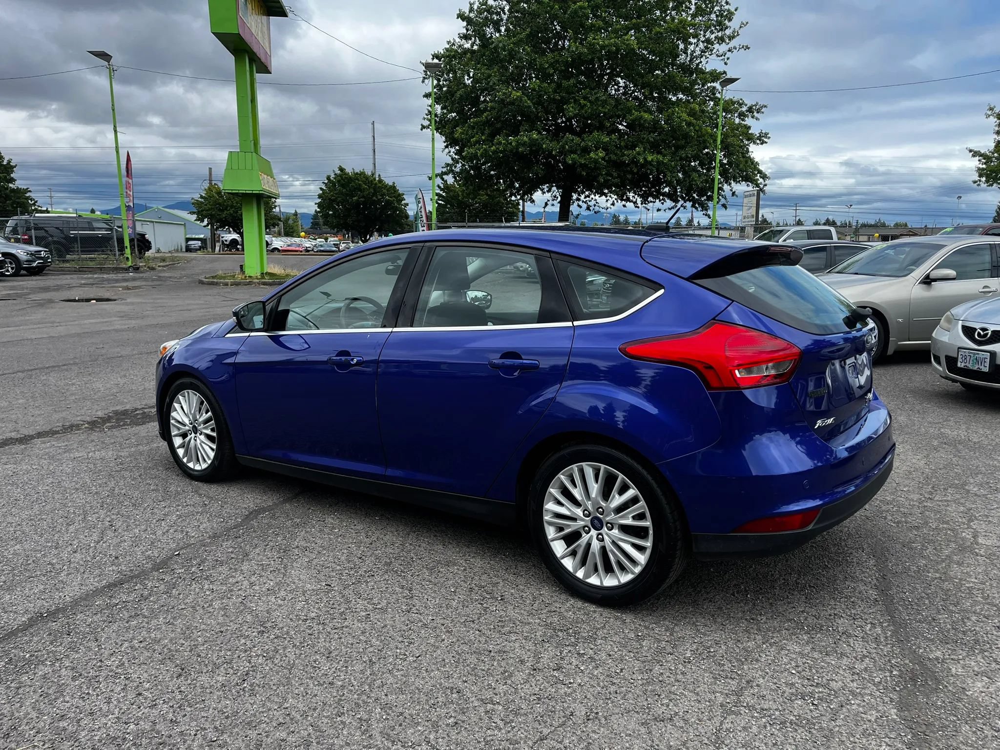 Used 2015 Ford Focus Titanium w/ Titanium Cold Weather Package FWD image 5