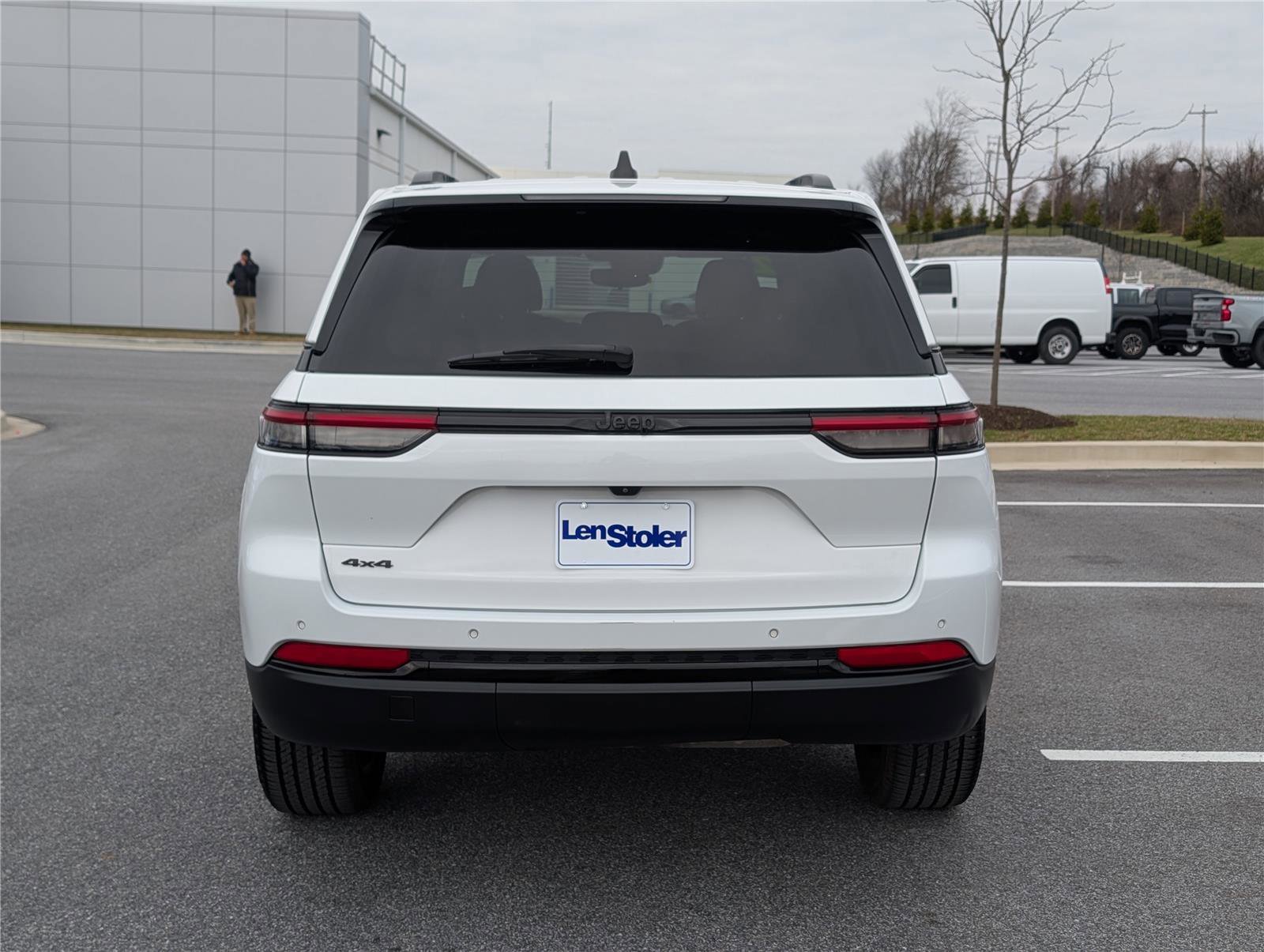 Used 2023 Jeep Grand Cherokee Altitude image 4